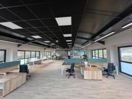 Dans un projet de cette ampleur, les travaux de plâtrerie, plafonds, sols souples et peinture jouent un rôle essentiel dans l’organisation des espaces et le confort au quotidien