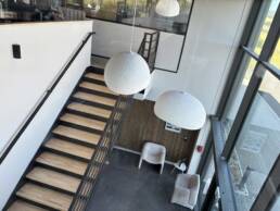 Dans un projet de cette ampleur, les travaux de plâtrerie, plafonds, sols souples et peinture jouent un rôle essentiel dans l’organisation des espaces et le confort au quotidien